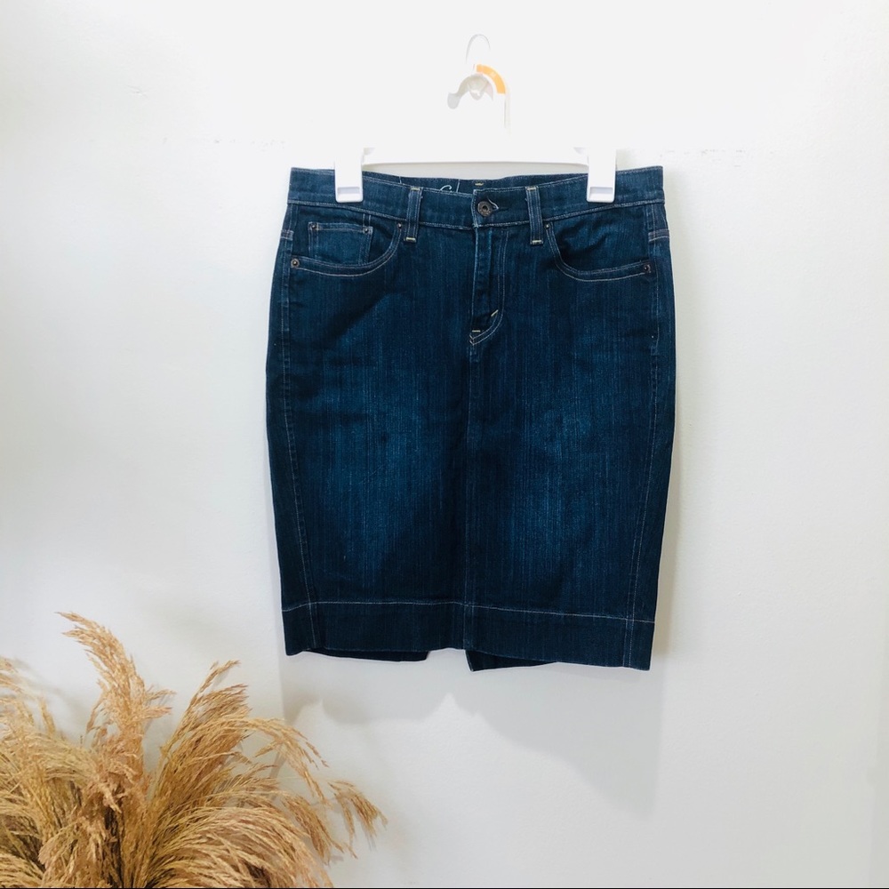 Levi’s dark denim pencil skirt